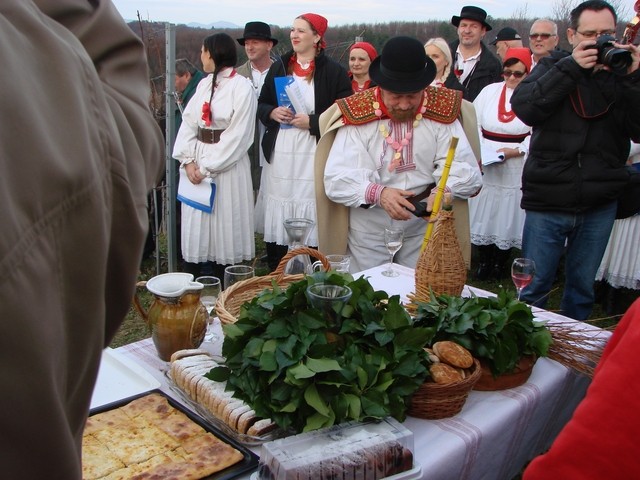 kolači na stolu